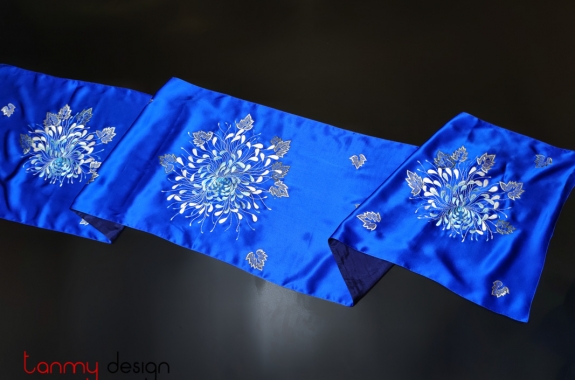 Blue silk scarf hand-embroidered with 3 chrysanthemums 40*200 cm